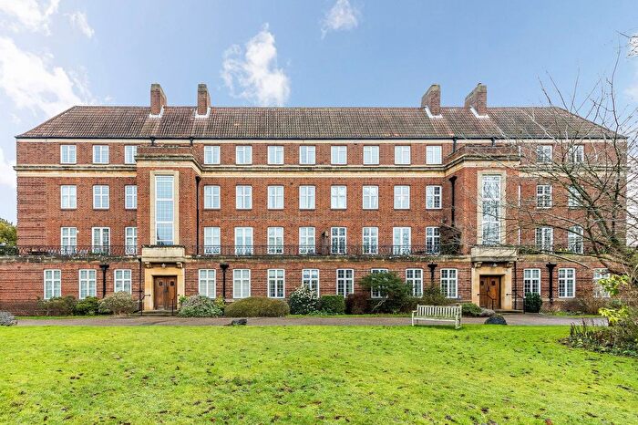 2 Bedroom Flat For Sale In Woodstock Close, North Oxford, OX2