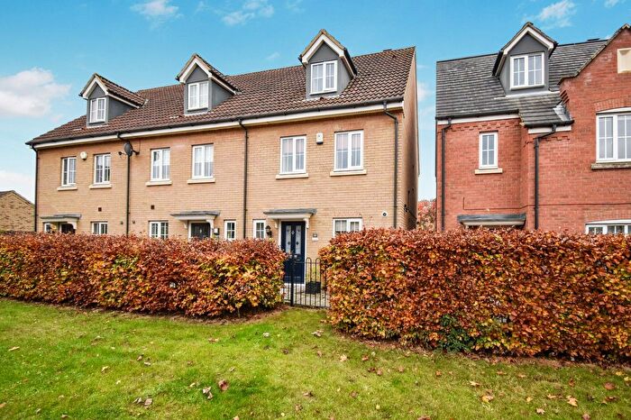 3 Bedroom End Terrace House For Sale In Cooks Way, Biggleswade, SG18
