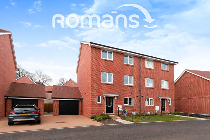 4 Bedroom Semi-Detached House To Rent In Saddle Row, Blackwater, Camberley, GU17