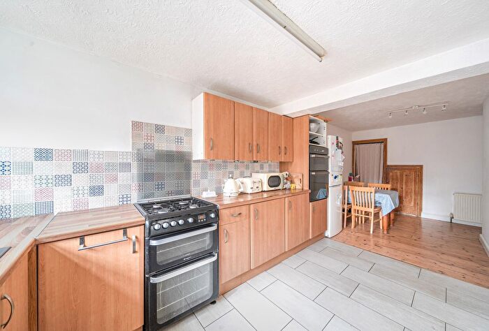 3 Bedroom Semi-Detached House For Sale In Western Road, Southborough, Tunbridge Wells, Kent, TN4
