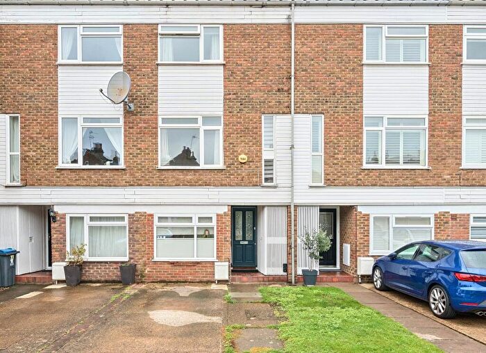 3 Bedroom Terraced House For Sale In Elm Road, Kingston Upon Thames, KT2