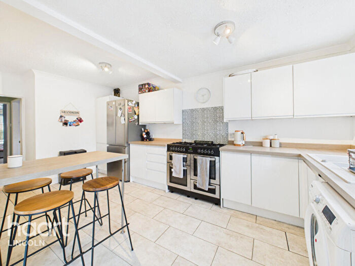 4 Bedroom Detached Bungalow For Sale In Goldfinch Close, Skellingthorpe, LN6