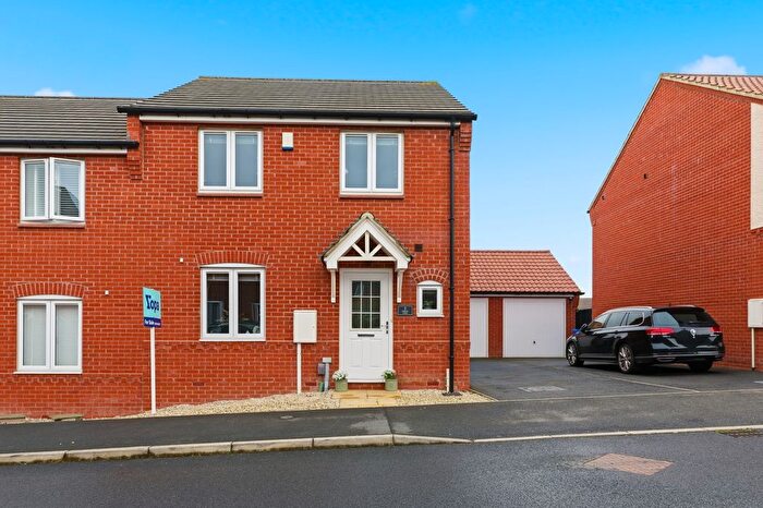 3 Bedroom Semi-Detached House For Sale In Eskdale Close, Chesterfield, S41