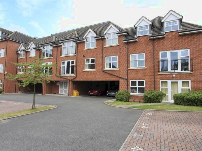 2 Bedroom Flat To Rent In Pembroke Road, Ruislip Manor, Ruislip, HA4