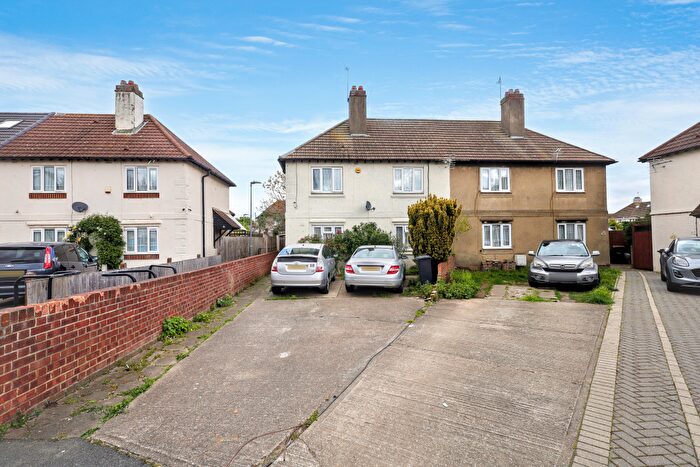 3 Bedroom Semi Detached House For Sale In South Close, Dagenham, Barking And Dagenham, RM10