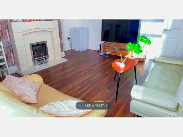2 Bedroom Flat To Rent In Commercial Road, Byker, Newcastle Upon Tyne, NE6