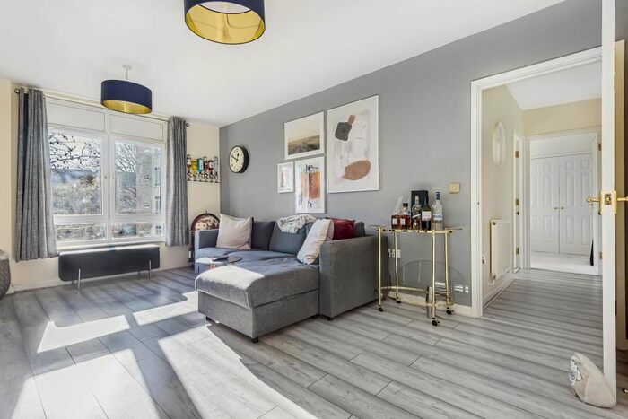 2 Bedroom Flat To Rent In Kenavon Drive, Reading, RG1