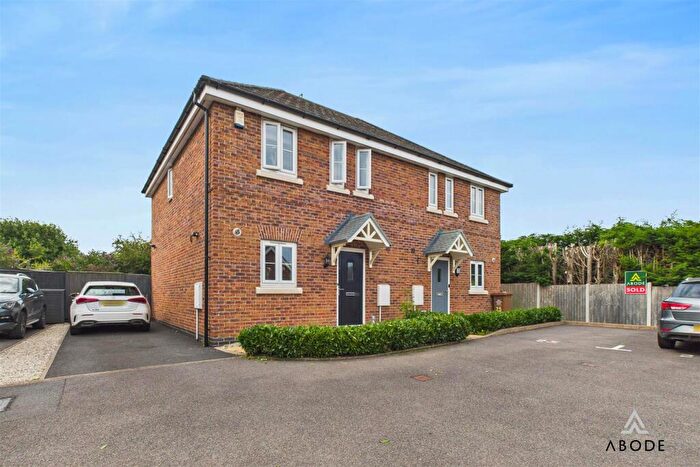 3 Bedroom Semi Detached House For Sale In Clayton Gardens, Hatton, DE65