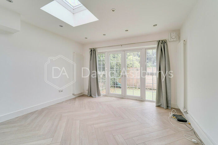 2 Bedroom Apartment To Rent In Archway Road, Highgate, London, N6