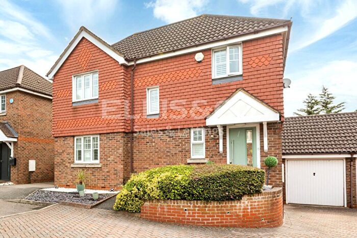 3 Bedroom Detached House For Sale In Tithe Close, Mill Hill, London, NW7