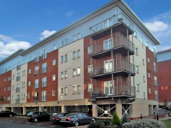 3 Bedroom Apartment To Rent In Gilbert House, Elmira Way, Manchester, M5