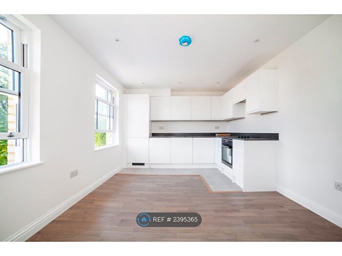2 Bedroom Flat To Rent In Flaxman Road, London, SE5