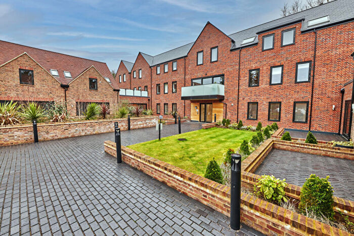 2 Bedroom Apartment To Rent In Gibbs Close, Harpenden, Herts, AL5