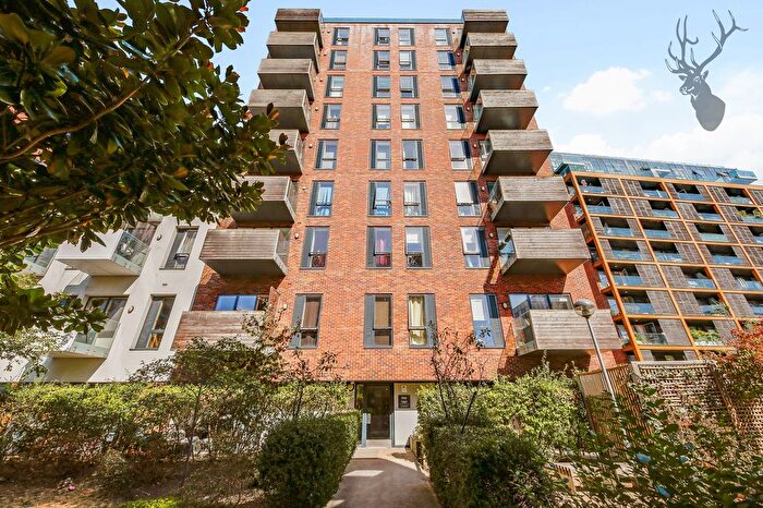 2 Bedroom Flat For Sale In Merchant Walk Development, Bow, E3