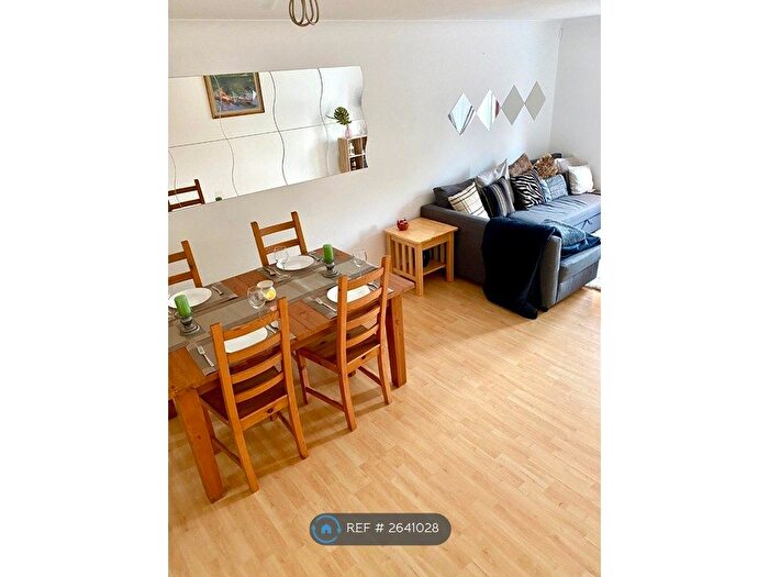 2 Bedroom Flat To Rent In Arborfield Close, London, SW2