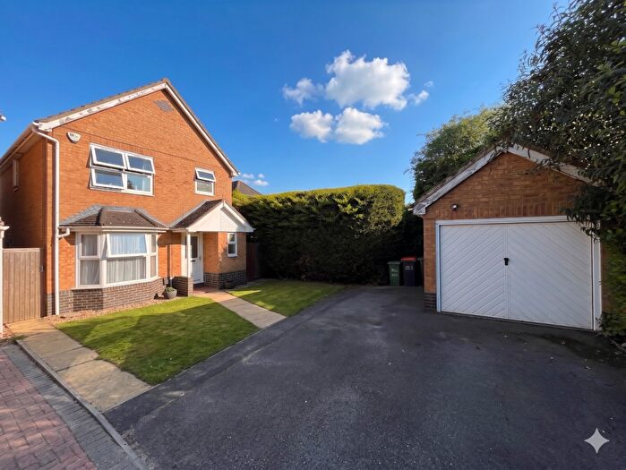 3 Bedroom Detached House For Sale In Saffron Close, Luton, Bedfordshire, LU2