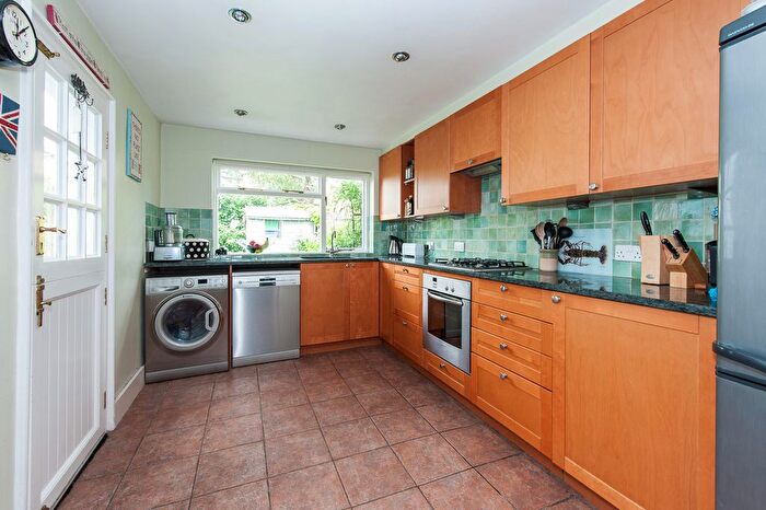 3 Bedroom Property To Rent In New Road, Richmond, TW10