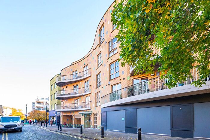 2 Bedroom Flat To Rent In Farm Lane, Fulham Broadway, London, SW6