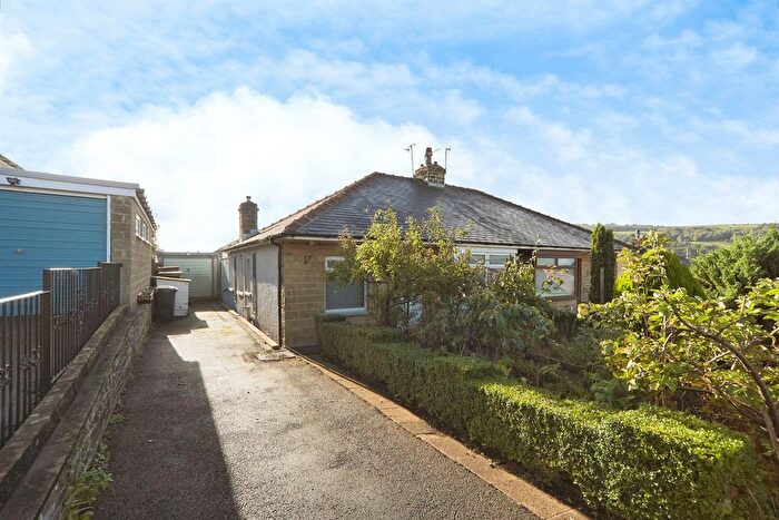 2 Bedroom Semi-Detached Bungalow For Sale In Aireville Mount, Sandbeds, Keighley, BD20