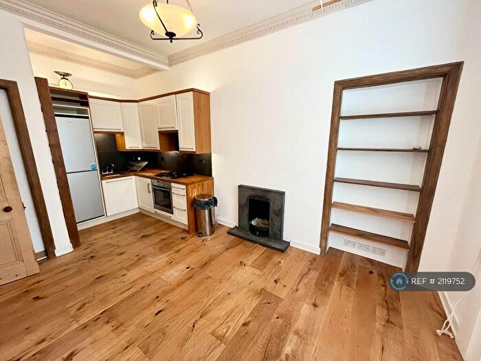 2 Bedroom Flat To Rent In Livingstone Place, Edinburgh, EH9