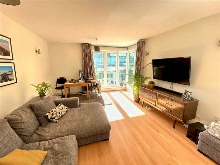 2 Bedroom Flat To Rent In Park Lane, Croydon, CR0