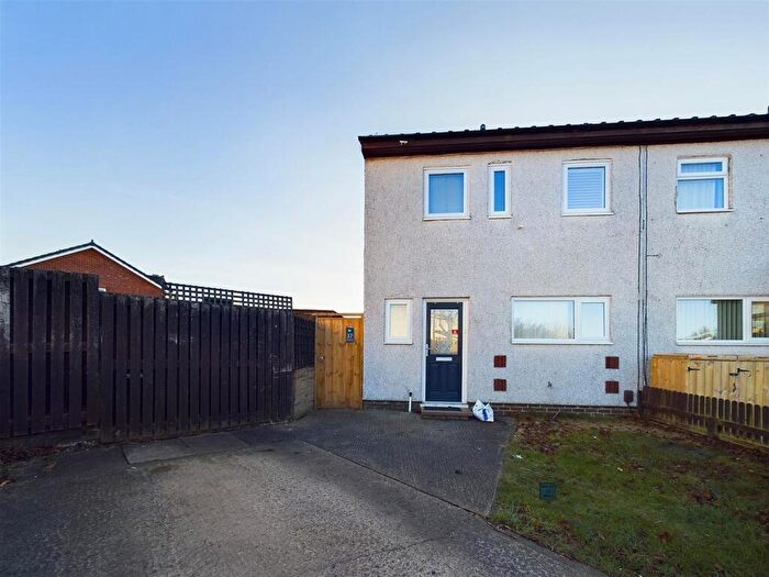 3 Bedroom Semi Detached House For Sale In Valehead, Monkseaton, NE25