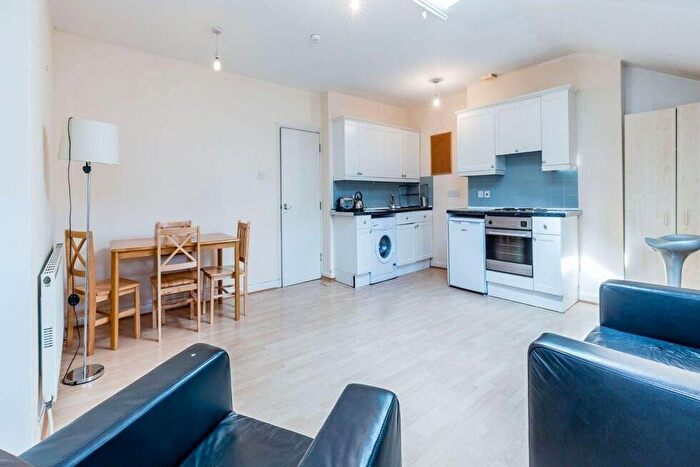 2 Bedroom Flat To Rent In Mare Street, Hackney, E8