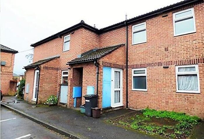 1 Bedroom Apartment To Rent In Mahoney Court, Oakridge Road, High Wycombe, Buckinghamshire, HP11