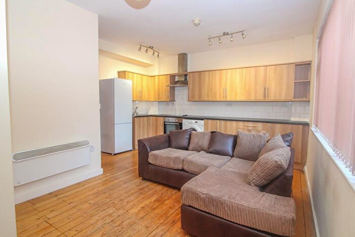 3 Bedroom Flat To Rent In Albany Road, Roath, CF24