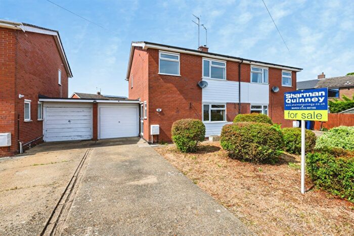 3 Bedroom Semi-detached House For Sale In Chestnut Crescent, March, PE15