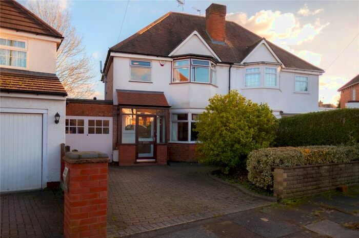 3 Bedroom Semi-Detached House To Rent In Bradnock Close, Kings Heath, Birmingham., B13