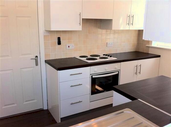 2 Bedroom Flat To Rent In Midland Road, Royston, Barnsley, S71