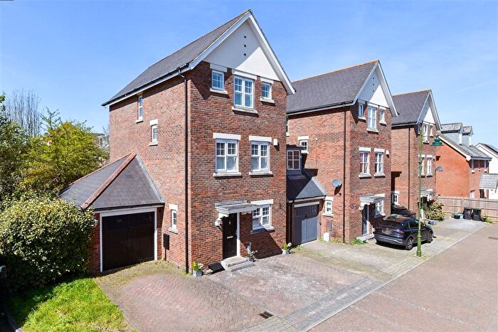 4 Bedroom Detached House For Sale In Cardinal Walk, Kings Hill, West Malling, Kent, ME19