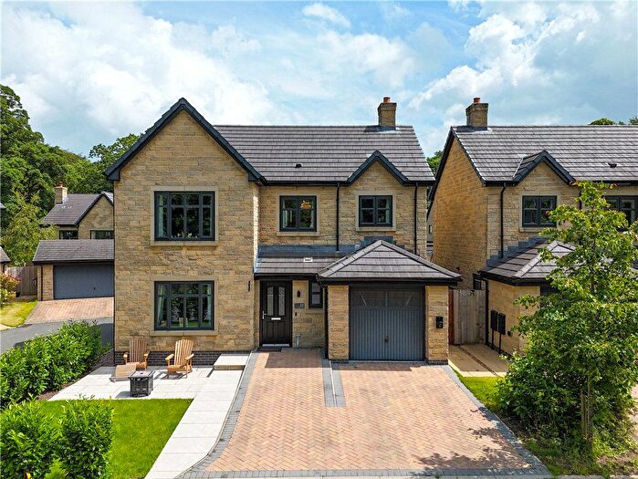 4 Bedroom Detached House For Sale In Jackson Row, Glusburn, North Yorkshire, BD20