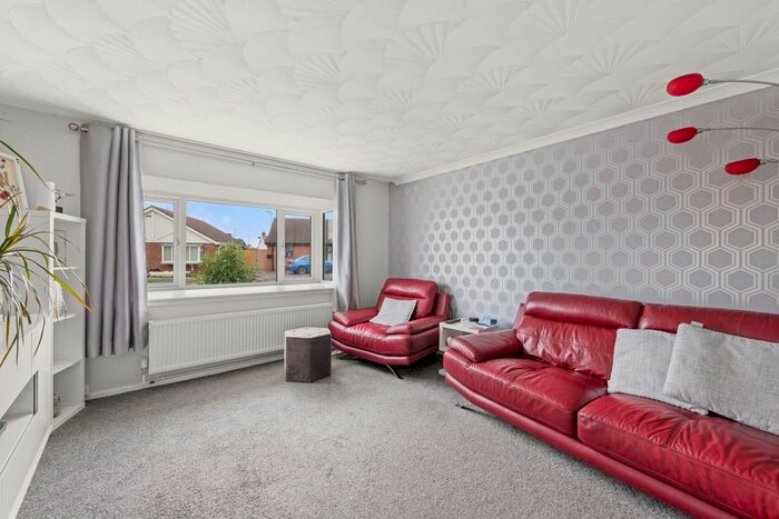 2 Bedroom Detached Bungalow For Sale In Oak Close, Ingoldmells, PE25