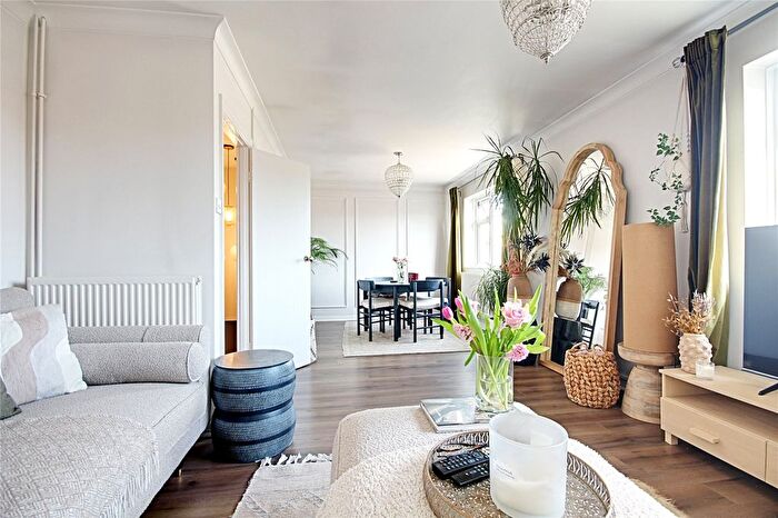 1 Bedroom Maisonette To Rent In Hardy Way, Enfield, EN2