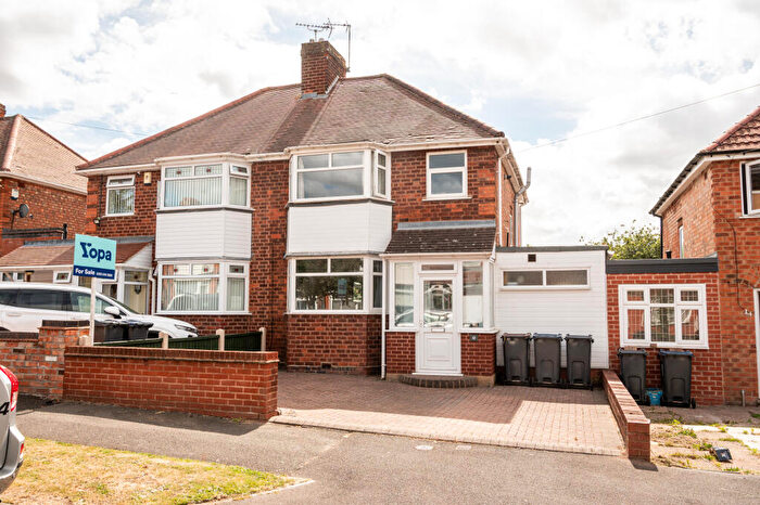 3 Bedroom Semi-Detached House For Sale In Silverdale Road, Birmingham, B24