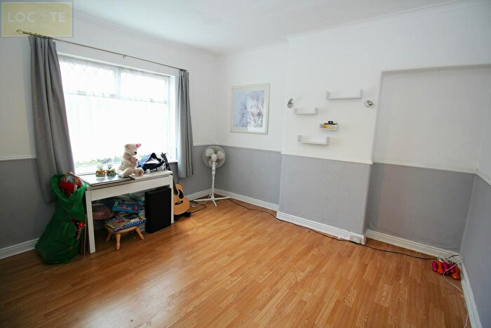 3 Bedroom End Of Terrace House For Sale In Bromley Avenue, Flixton, M41