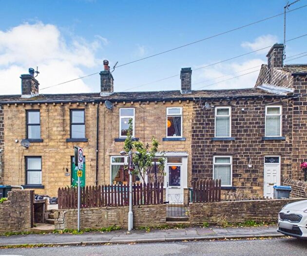 3 Bedroom Terraced House For Sale In Gilstead Lane, Bingley, BD16