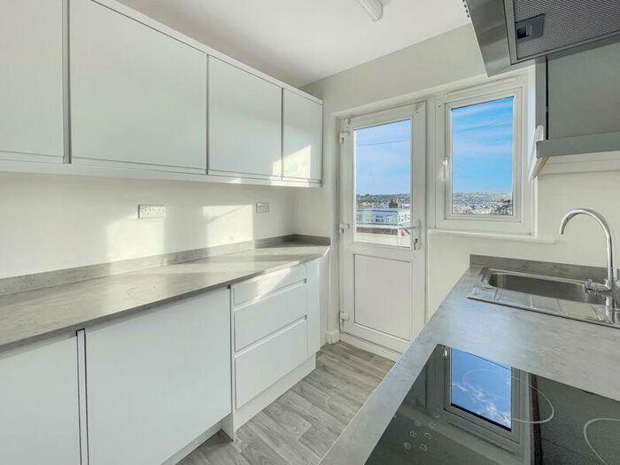 2 Bedroom Apartment To Rent In Park Road, Cowes, PO31