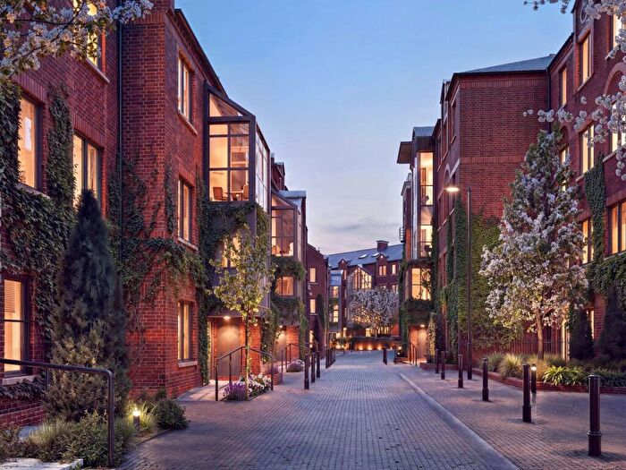 3 Bedroom Apartment For Sale In Angel Village, City Road, London, EC1V