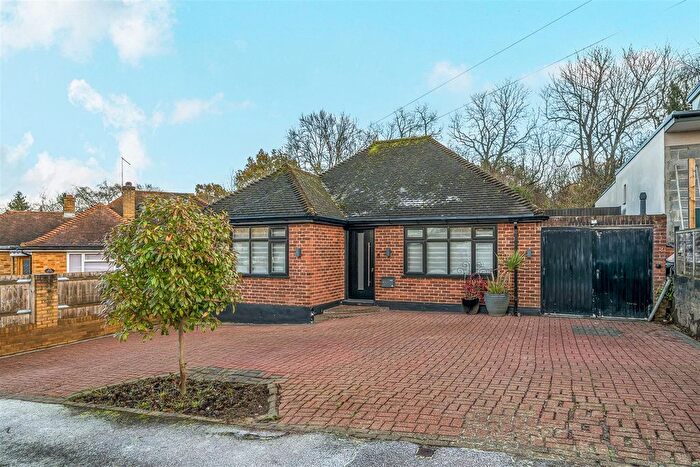 2 Bedroom Detached House For Sale In Barnes Rise, Kings Langley, WD4