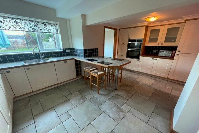 4 Bedroom Semi-Detached House To Rent In Main Road, Lincoln, LN4