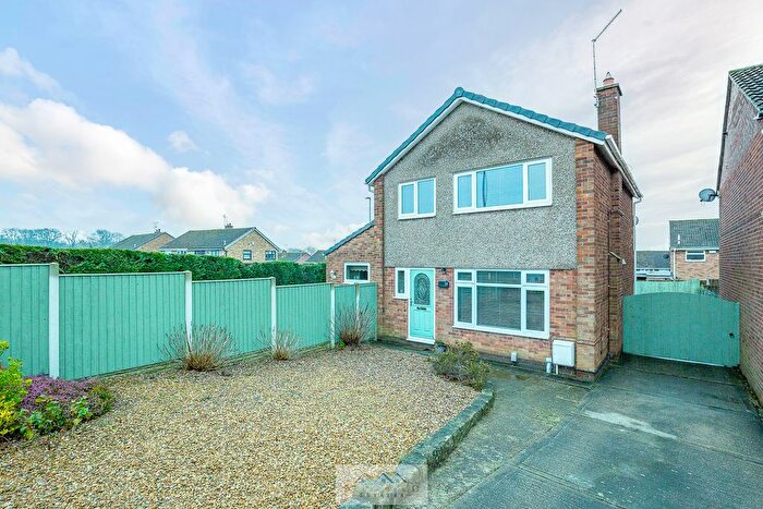 3 Bedroom Detached House For Sale In Aylsham Drive, Aston, Sheffield, S26