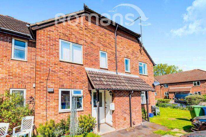 1 Bedroom Maisonette To Rent In Vesey Close, Farnborough, GU14