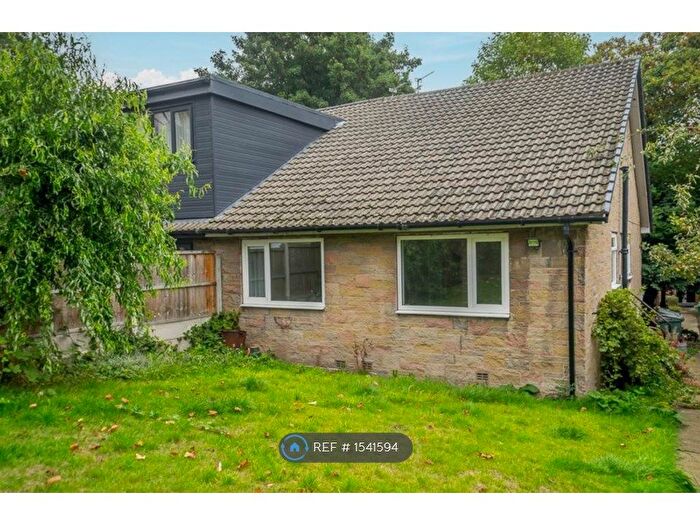 2 Bedroom Bungalow To Rent In Trafalgar Road, Dewsbury, WF13