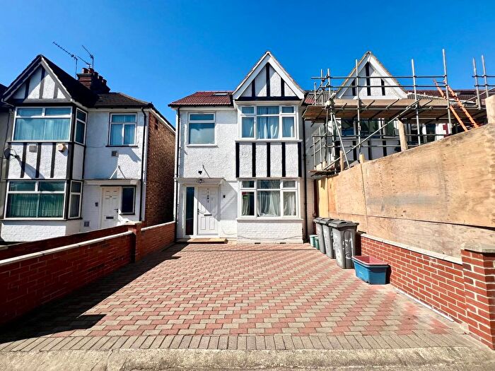 7 Bedroom Semi-Detached House To Rent In Woodfield Road, Hounslow, TW4