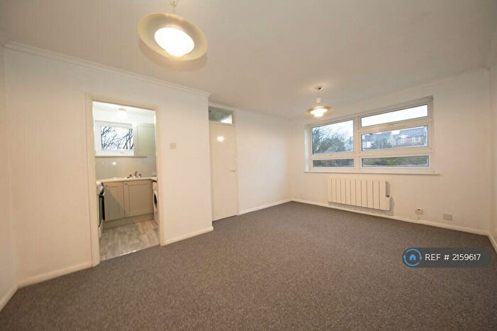 1 Bedroom Flat To Rent In Ketton Court, Luton, LU2