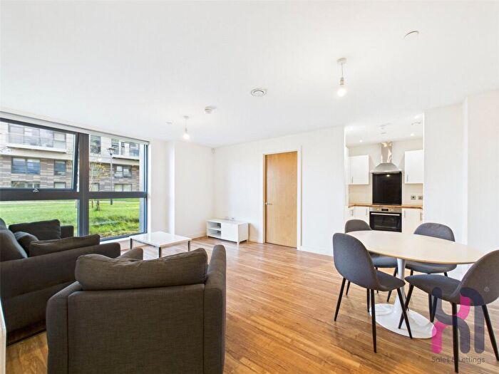 3 Bedroom Flat To Rent In Manchester Waters, Pomona Strand, Old Trafford, Manchester, M16