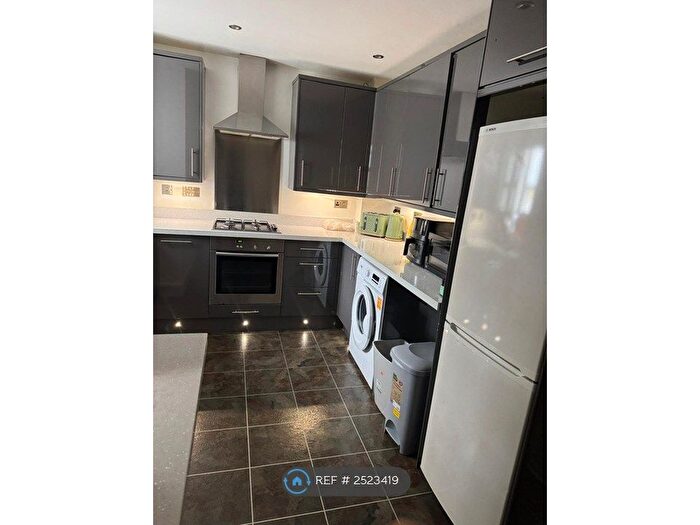 2 Bedroom Flat To Rent In Greenwood Road, Manchester, M22